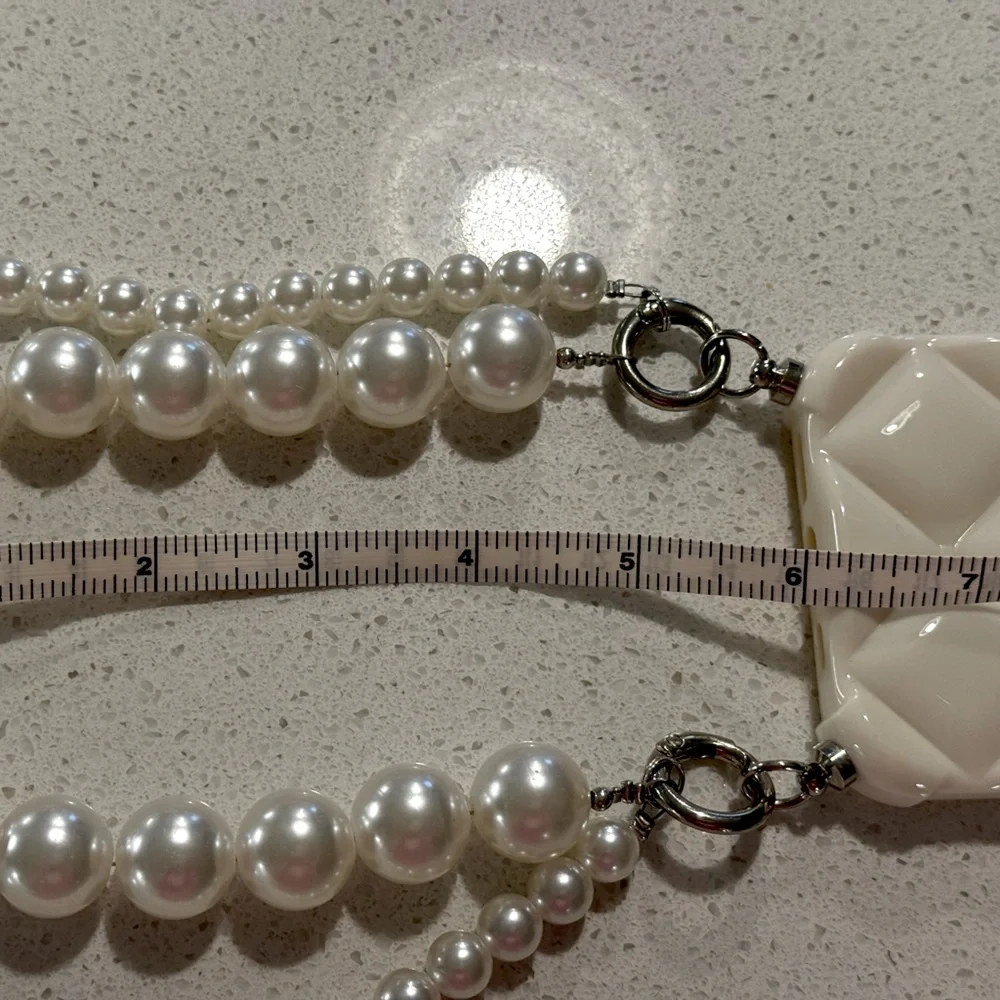 iPhone 14 Pro case with Pearl Hand Strap and Crossbody Strap - Picture 6 of 10